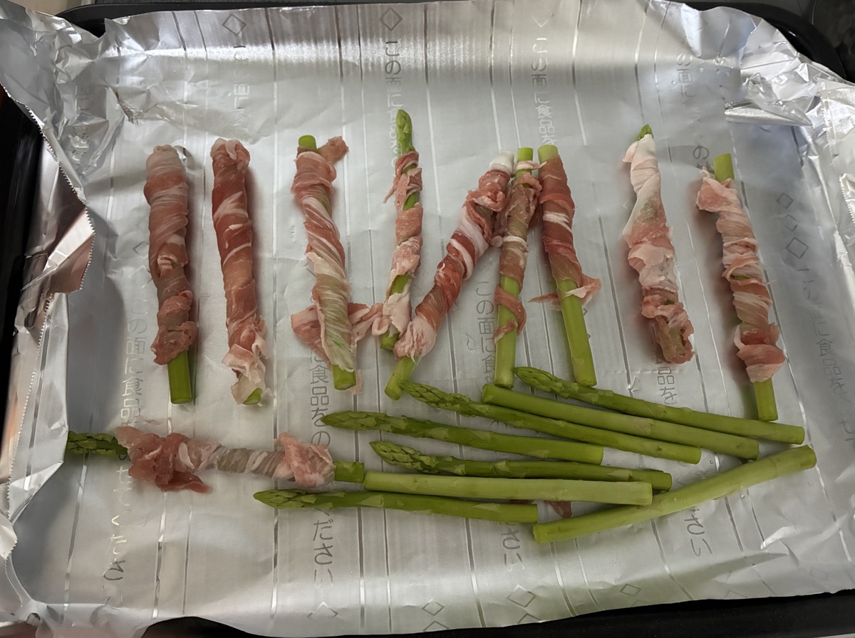 アスパラの豚肉巻き 巻いたところ