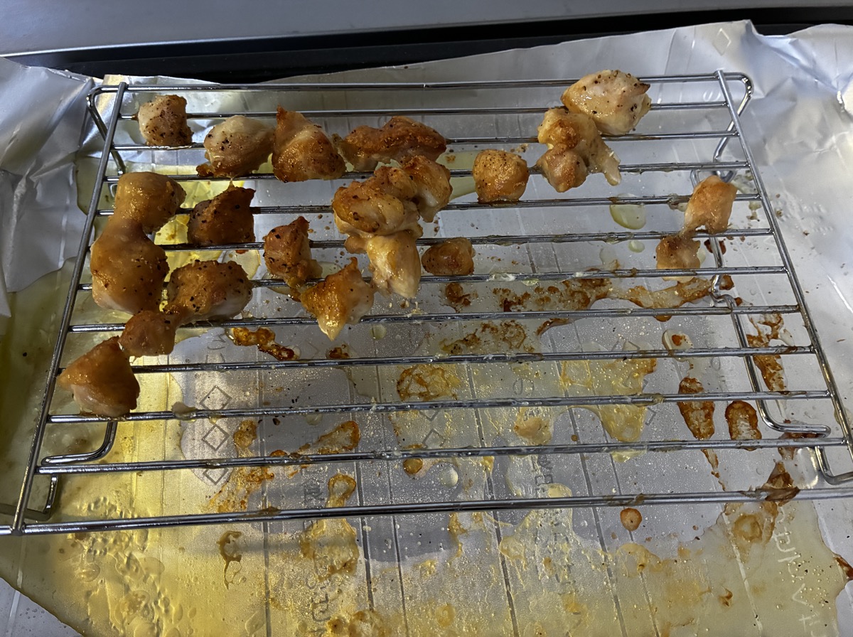 ヘルシオで焼き上がったぼんじりと大量の油