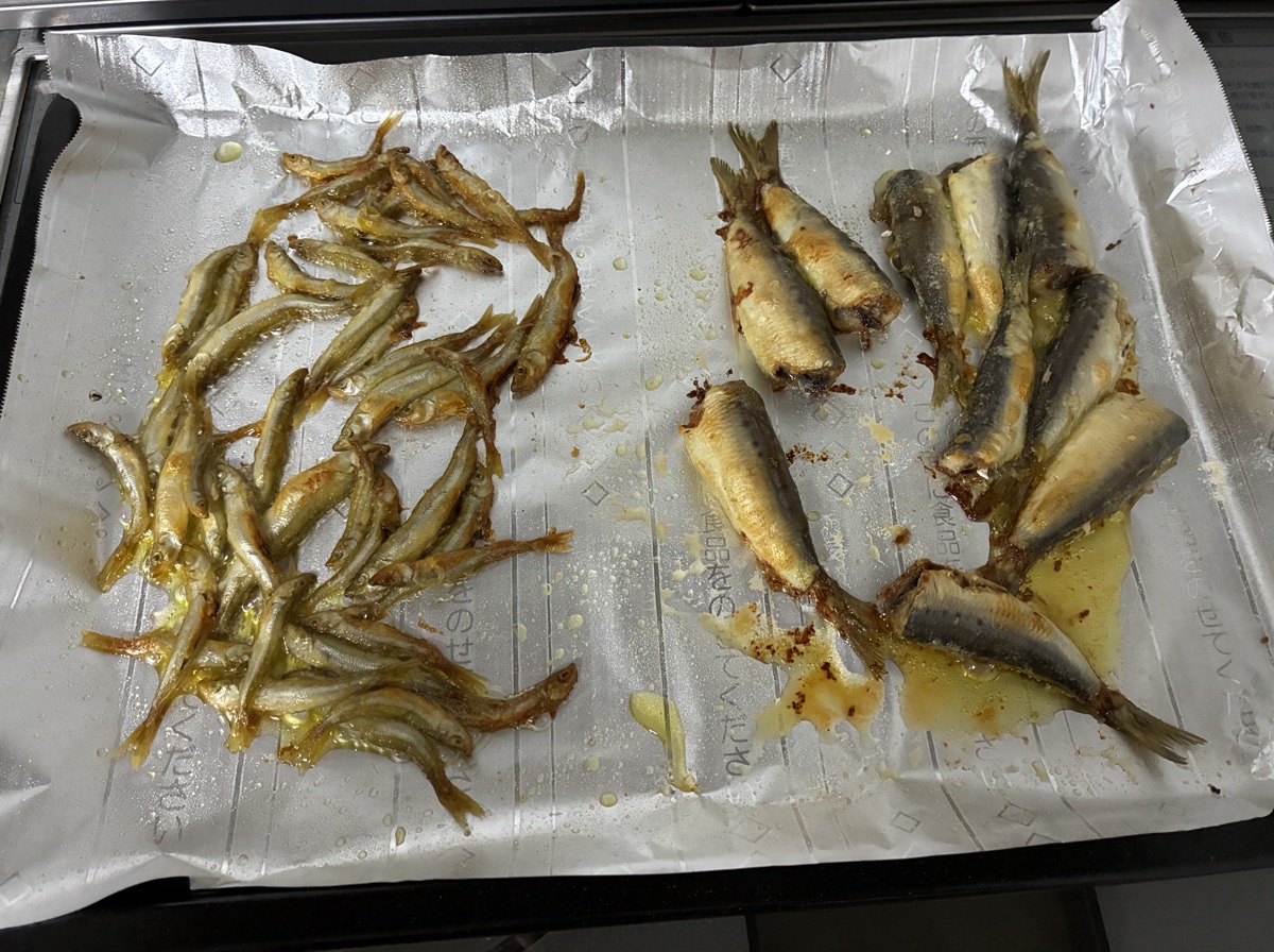 ヘルシオで焼き上がったワカサギとイワシ
